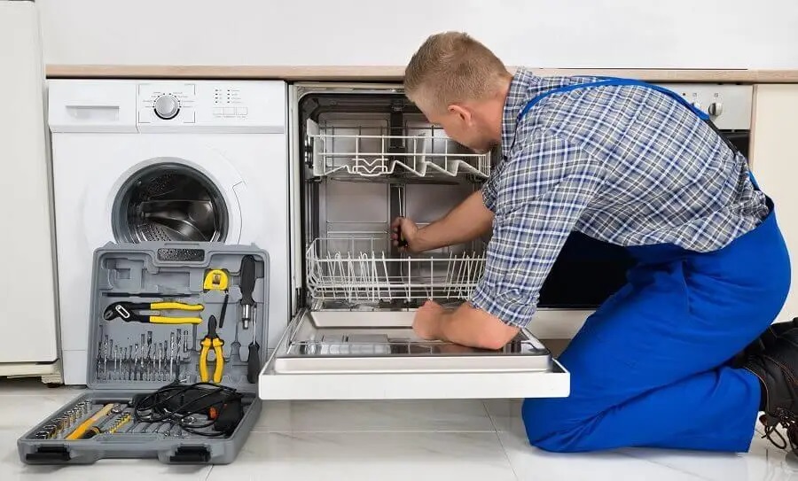 Yığılca Hitachi servisi teknisyen ekibi beyaz eşya tamiri yaparken